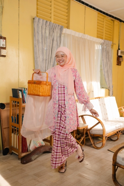 Mekar Kebaya Kutu Baru in Blush Gingham